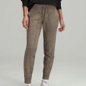 Lululemon Scuba Jogger 7/8 Thread Dye Rover Black Grey Marbled Cotton Terry | 6